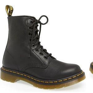 Doc Martens (NEW) Black Women’s sz7 (1460 pascal)